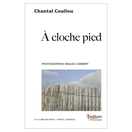 Couverture de À cloche pied de Chantal Couliou